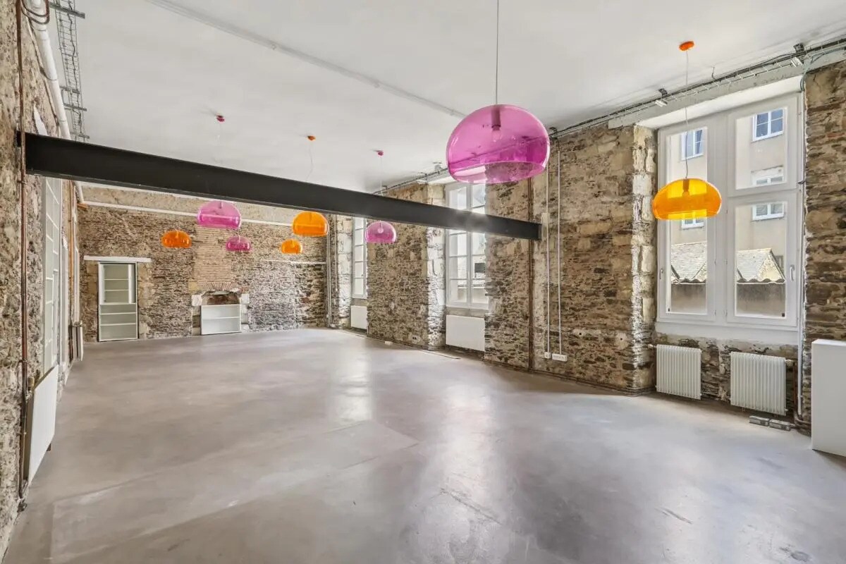Office in Nantes for sale Interior Photo- Image 1 of 11