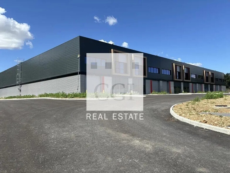 Flex in Saint-Laurent-de-Mure for lease - Building Photo - Image 1 of 15
