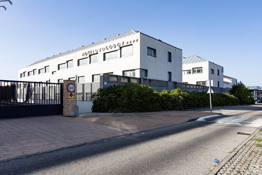 Office in Villaviciosa de Odón, Madrid for lease - Building Photo - Image 3 of 4