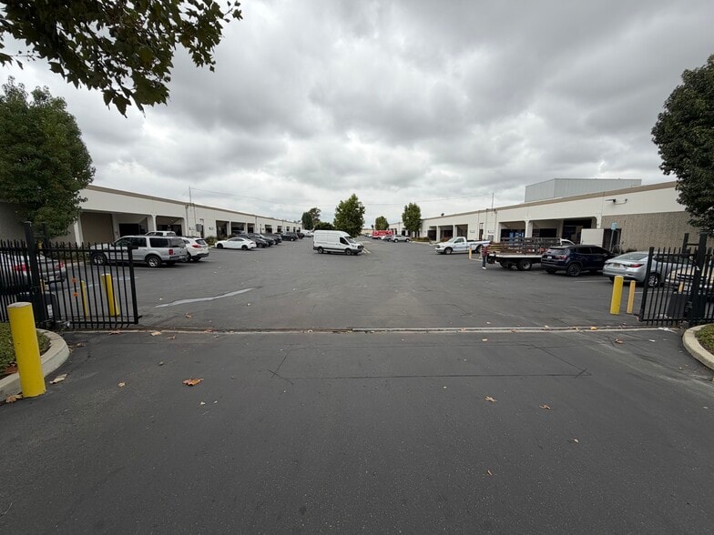 17101-17121 Central Ave, Carson, CA for lease - Building Photo - Image 2 of 14