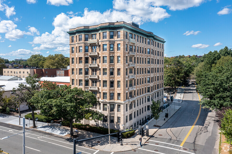 1180 Beacon St, Brookline, MA for lease - Building Photo - Image 1 of 8