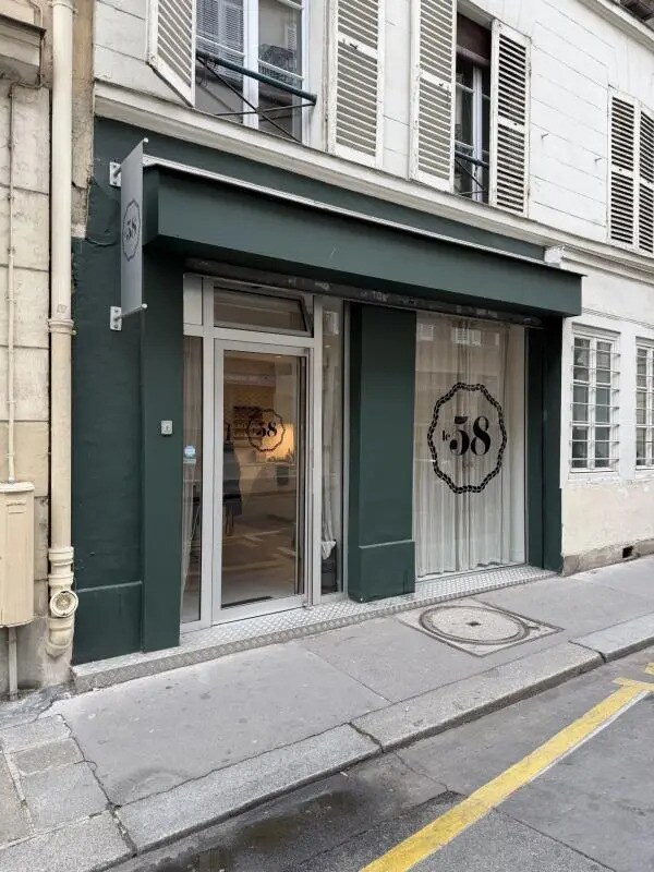 Retail in Paris for lease Building Photo- Image 1 of 2