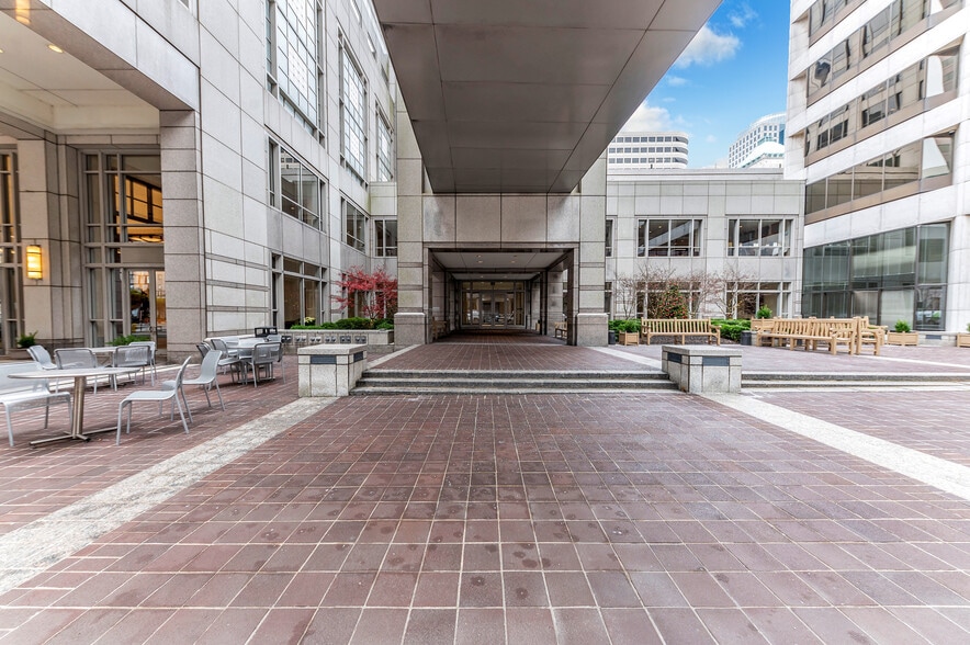 255 E 5th St, Cincinnati, OH for lease - Building Photo - Image 2 of 7