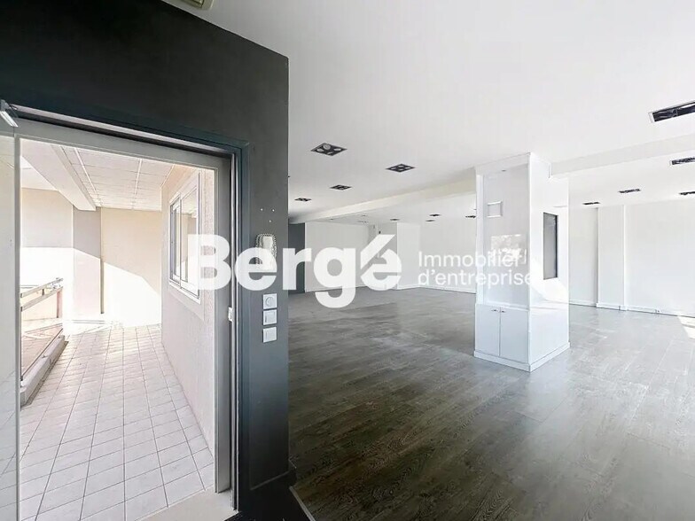 Office in Le Cannet for sale - Interior Photo - Image 2 of 12