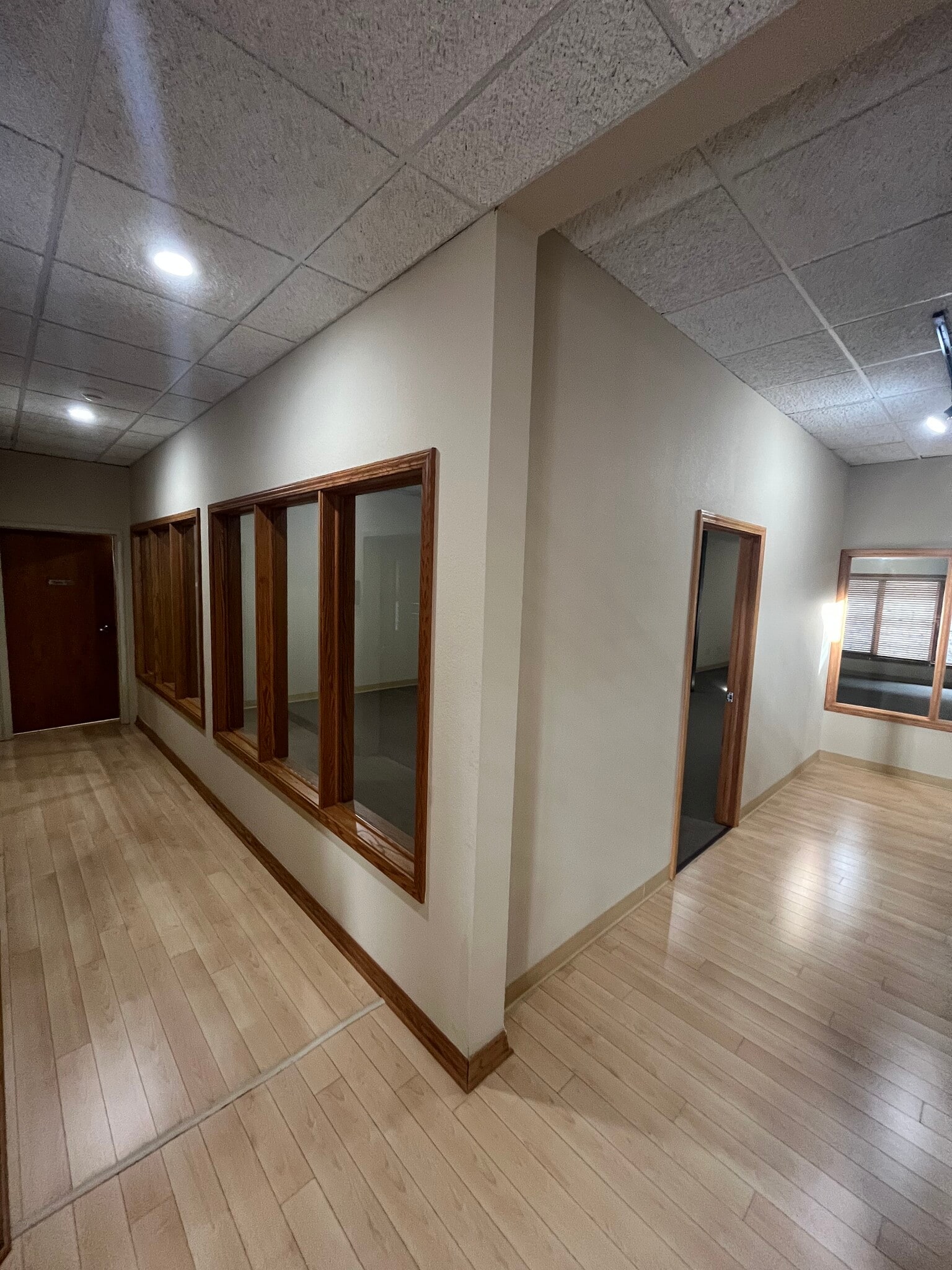 4220 N Crossover Rd, Fayetteville, AR for lease Interior Photo- Image 1 of 9