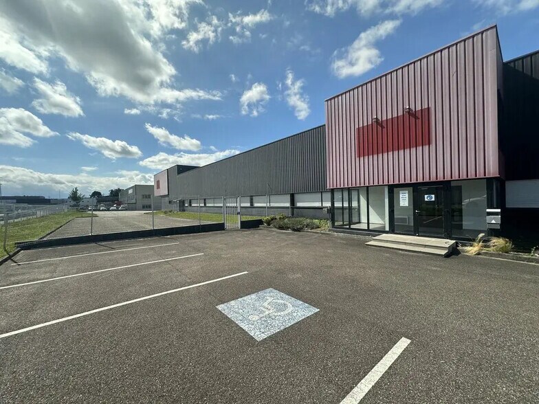 Industrial in ILLKIRCH-GRAFFENSTADEN for lease - Building Photo - Image 2 of 9