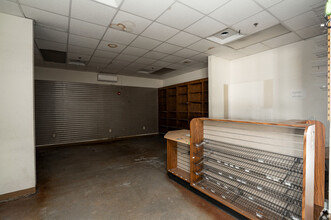 8915 San Dario Ave, Laredo, TX for lease Interior Photo- Image 2 of 8