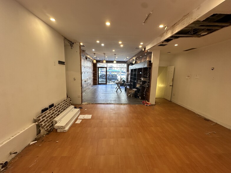 143 Court St, Brooklyn, NY for lease - Interior Photo - Image 2 of 8