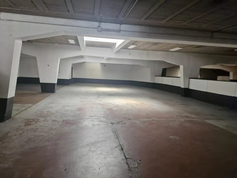 116 Rue Edmond Rostand, Marseille for lease - Interior Photo - Image 2 of 4