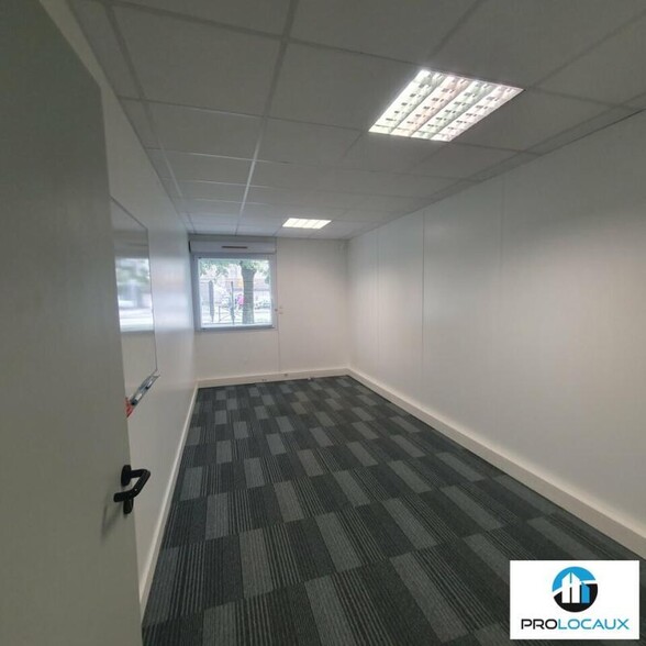 Office in Eybens for sale - Interior Photo - Image 2 of 18