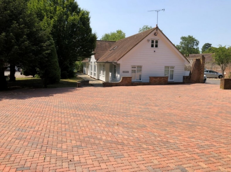 Chesham Rd, Berkhamsted for lease - Building Photo - Image 3 of 4
