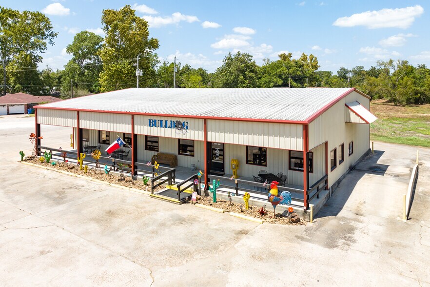 714 N Main St, Sweeny, TX for sale - Building Photo - Image 2 of 33