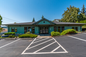 380 SE Barrington Dr, Oak Harbor, WA for lease Building Photo- Image 2 of 43