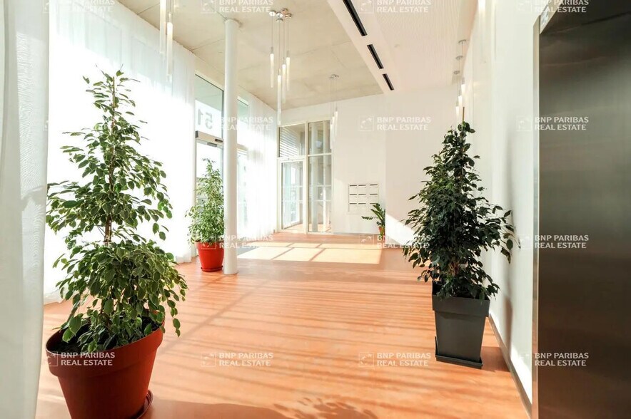 Office in Nice for lease - Building Photo - Image 3 of 15