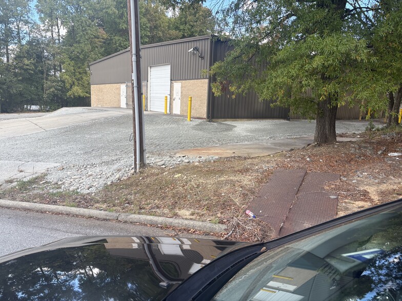 2417 Binford St, Greensboro, NC for lease - Building Photo - Image 3 of 7