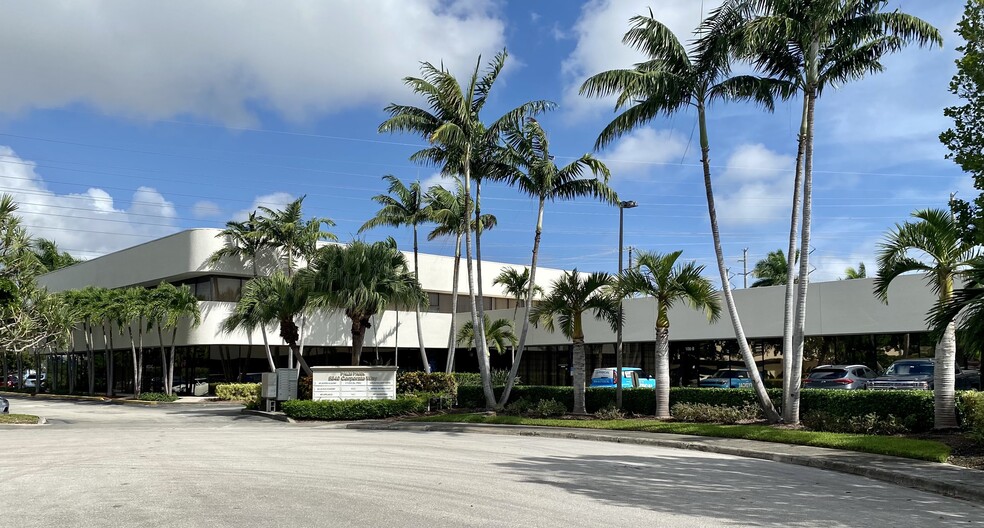 5840 Corporate Way, West Palm Beach, FL for lease - Building Photo - Image 1 of 13