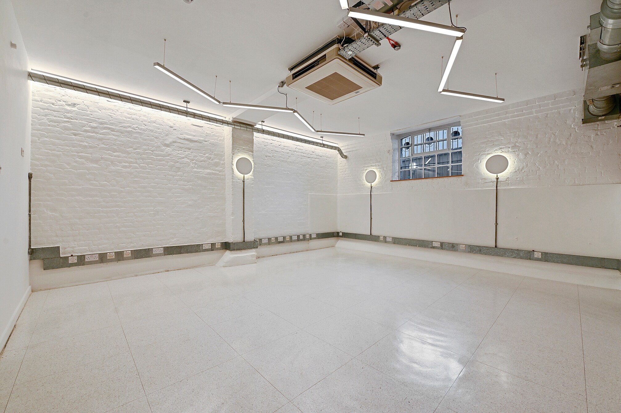 11-29 Fashion St, London for sale Interior Photo- Image 1 of 1