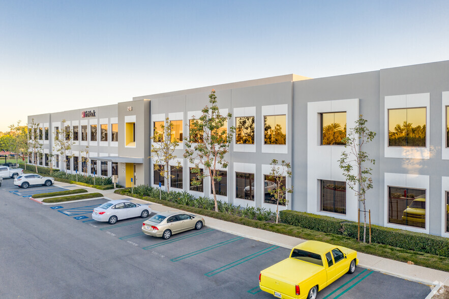 210 Commerce Dr, Irvine, CA for lease - Building Photo - Image 3 of 4