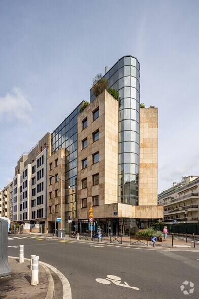 Office in Boulogne-Billancourt for lease - Building Photo - Image 2 of 2