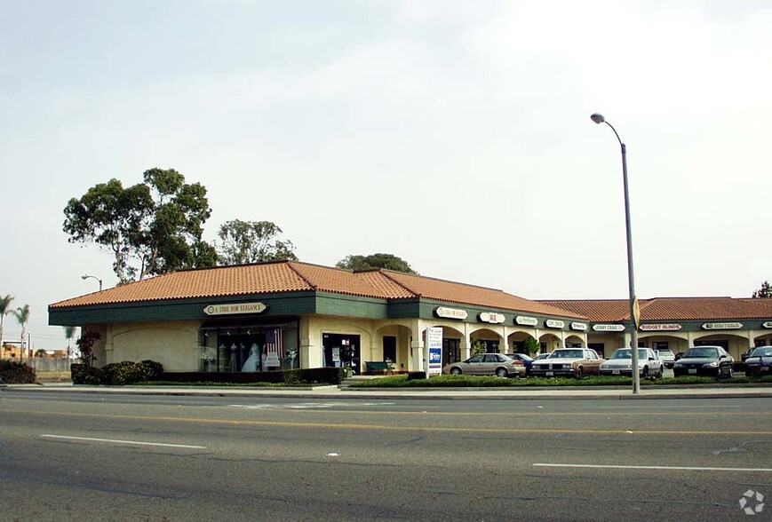 10660-10708 Los Alamitos Blvd, Los Alamitos, CA for lease - Building Photo - Image 3 of 11