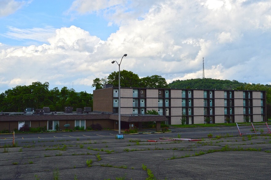 212 Snyder Rd, Donegal, PA for sale - Building Photo - Image 1 of 1