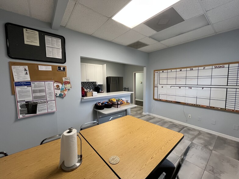 12750 Commonwealth Dr, Fort Myers, FL for sale - Interior Photo - Image 3 of 5