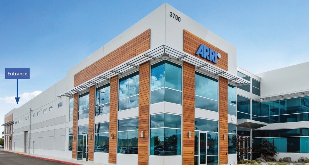 3700 Vanowen St, Burbank, CA for lease - Building Photo - Image 2 of 13