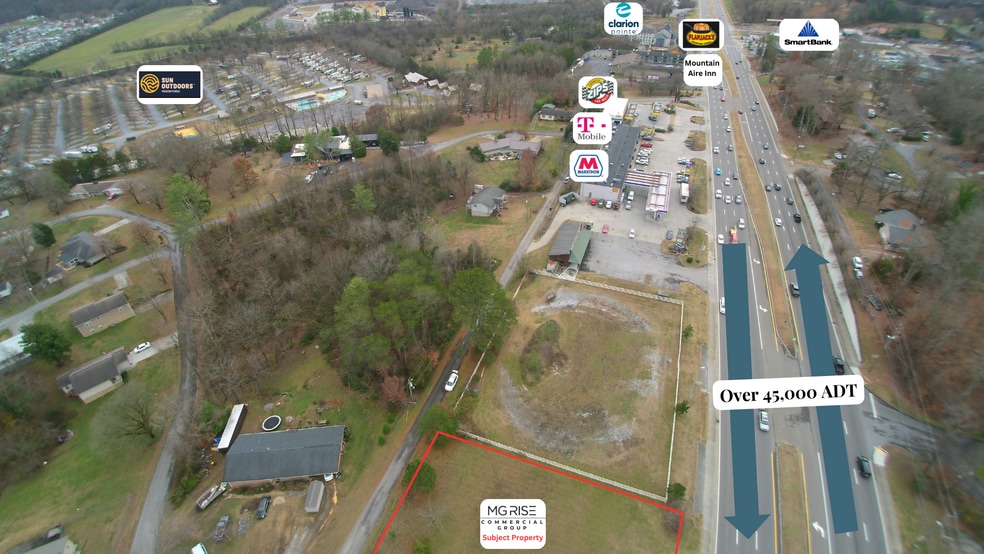 Parkway, Sevierville, TN for lease - Building Photo - Image 1 of 3