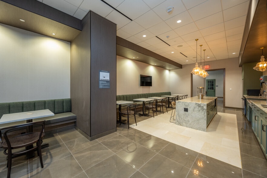 3470 Peachtree Rd NE, Atlanta, GA for lease - Interior Photo - Image 3 of 17