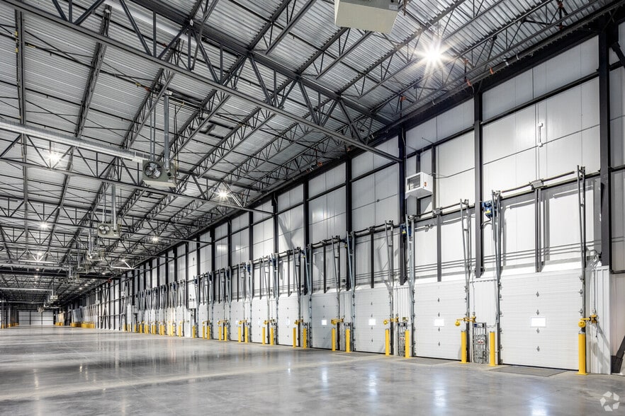 1075 Boul Bd Gérard-Cadieux, Salaberry-de-valleyfield, QC for lease - Building Photo - Image 3 of 6