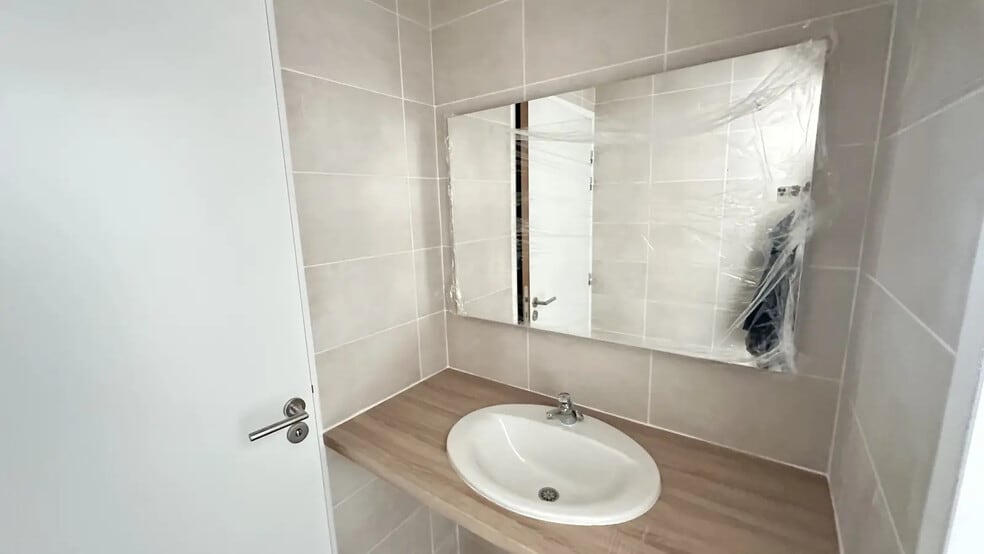 Office in Eysines for lease - Building Photo - Image 3 of 10