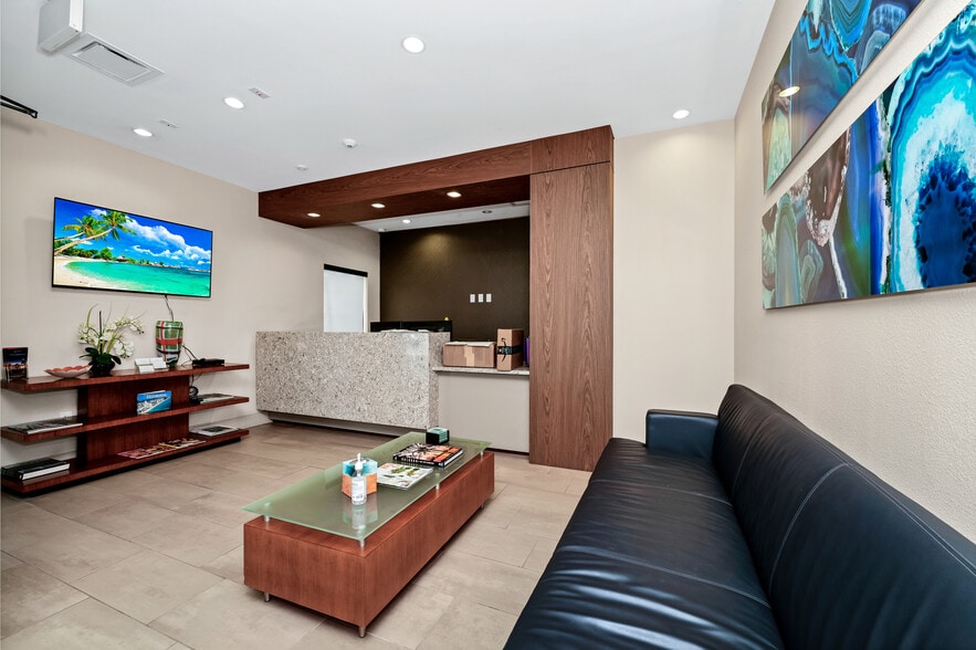 1601 W Colonial Dr, Orlando, FL for sale - Interior Photo - Image 2 of 15