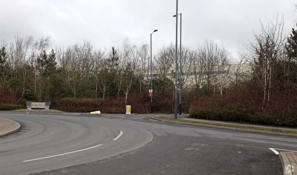 661 Castle Mound Way, Rugby for lease - Building Photo - Image 3 of 7