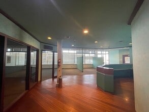 1715 W Nickerson St, Seattle, WA for lease Interior Photo- Image 2 of 7