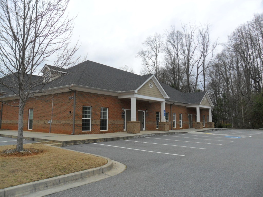 200 Eagles Nest Dr, Canton, GA for lease Building Photo- Image 1 of 8