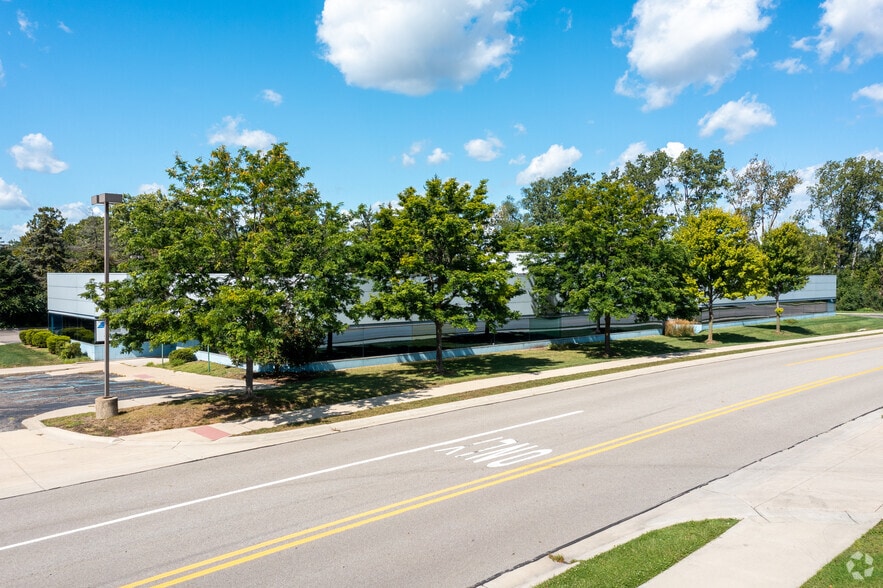 24245 Karim Blvd, Novi, MI for sale - Building Photo - Image 3 of 5