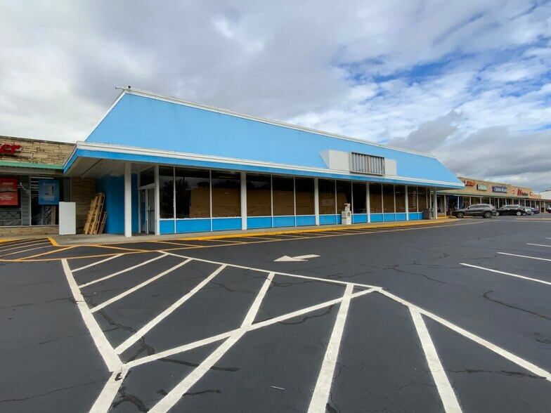 908-1010 W Cumberland St, Dunn, NC for lease - Building Photo - Image 1 of 11
