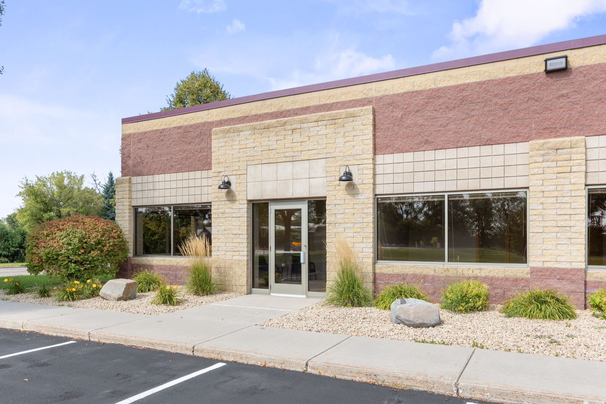 990 Elm St E, Annandale, MN for lease Interior Photo- Image 1 of 11