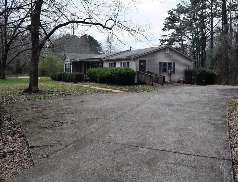 929 Univeter Rd, Canton, GA for sale - Primary Photo - Image 1 of 1