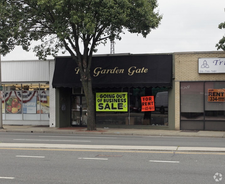 313-323 Sunrise Hwy, Rockville Centre, NY for lease - Primary Photo - Image 2 of 3
