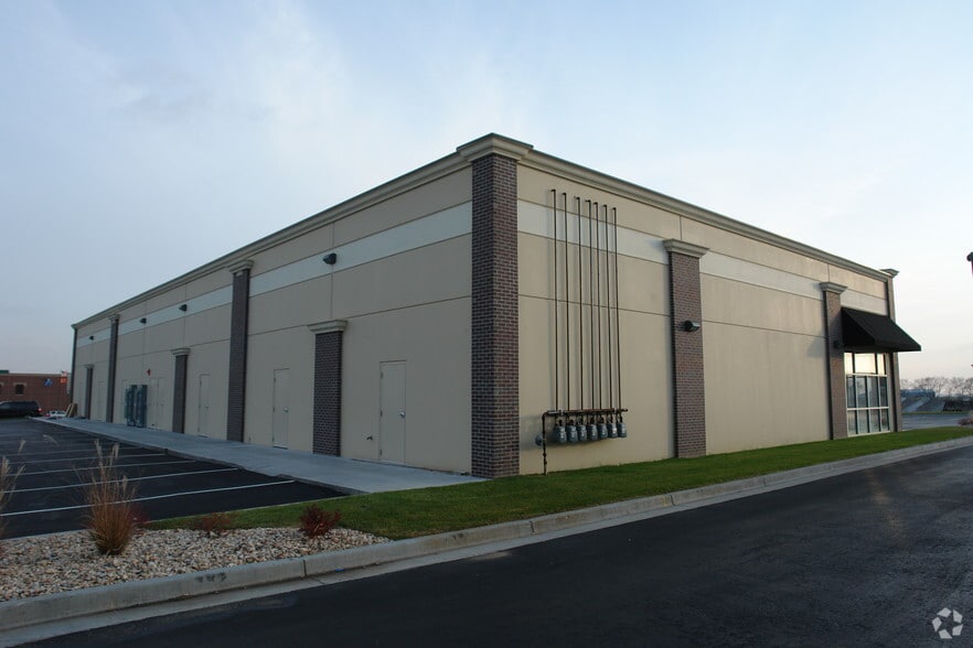 2701A-2701G Running Horse Rd, Kansas City, MO for lease - Building Photo - Image 2 of 2