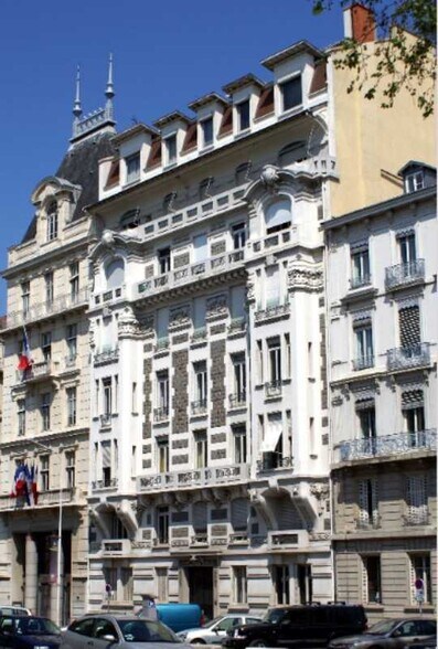 Office in Lyon for lease - Building Photo - Image 1 of 9