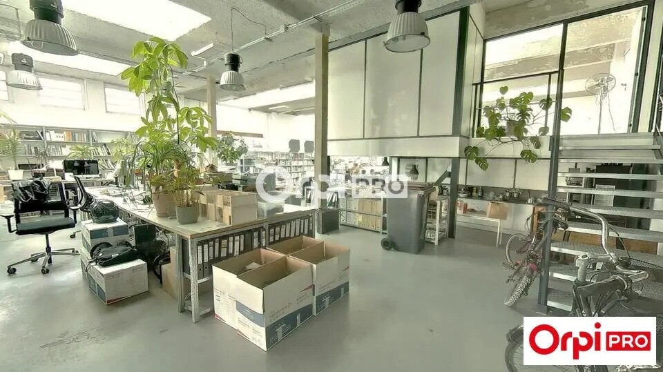 Office in Lille for lease - Building Photo - Image 1 of 7