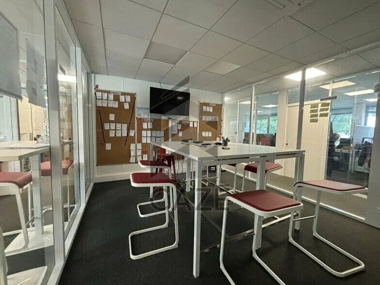 Office in Pessac for lease - Interior Photo - Image 3 of 6