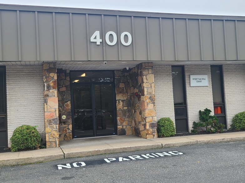 400 Montauk Hwy, West Islip, NY for lease - Building Photo - Image 2 of 22