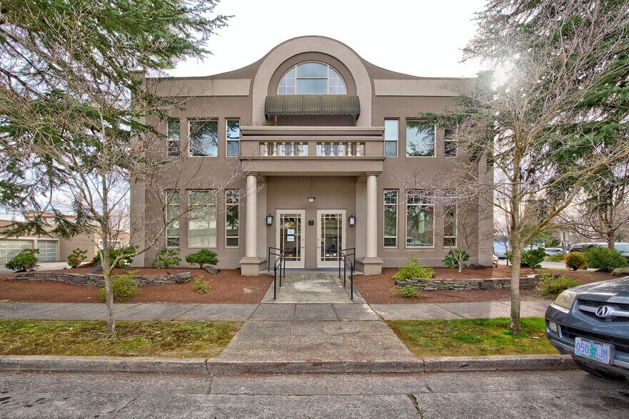 141 NW C St, Grants Pass, OR for sale - Building Photo - Image 1 of 1