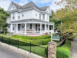 The Gables Inn Bed & Breakfast - Motel