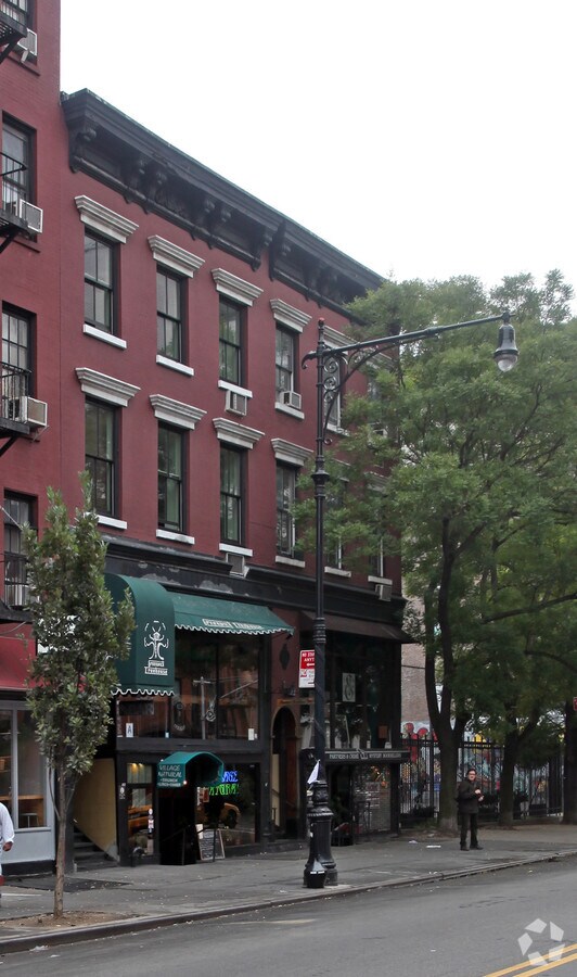 44 Greenwich Ave, New York, NY 10011