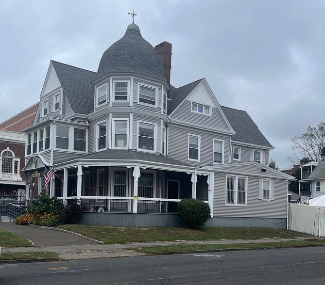 880 Fairfield Ave, Bridgeport, CT for sale - Building Photo - Image 2 of 25