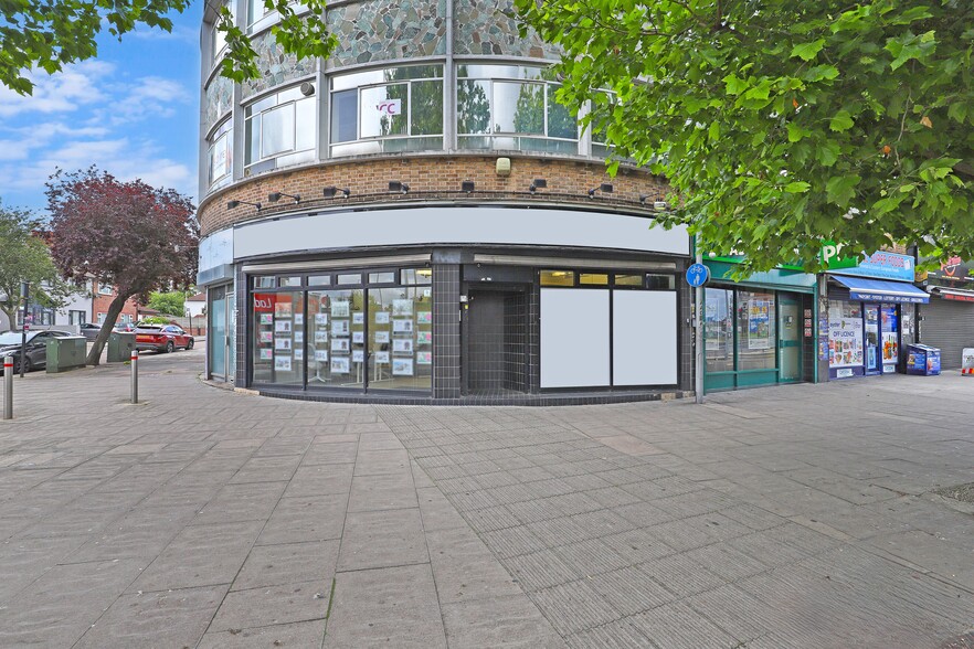 13-15 Woodford Av, Ilford for lease - Building Photo - Image 1 of 4